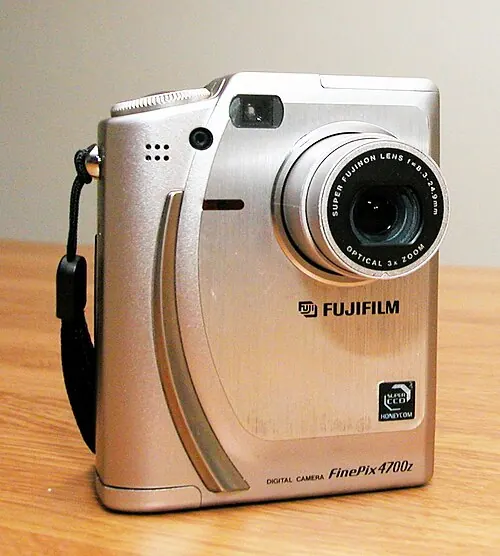 Fujifilm FinePix 4700Z camera