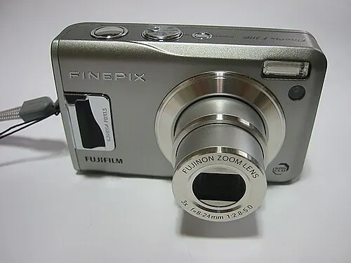 Fujifilm FinePix F31fd camera