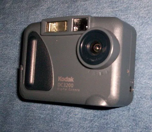 Kodak DC3200 camera