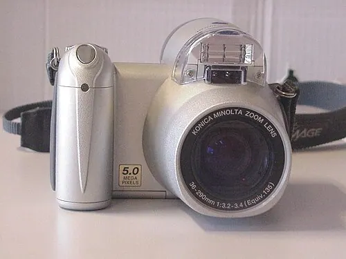 Konica Minolta Dimage Z20 camera