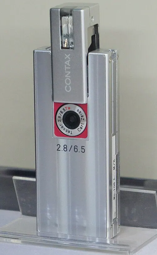 Kyocera Contax i4R camera