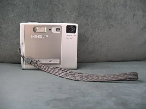 Minolta DiMAGE X camera