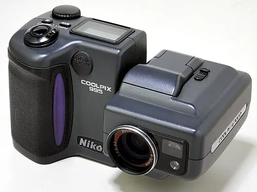 Nikon Coolpix 995 camera