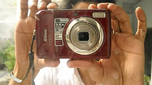 Nikon Coolpix L20 camera