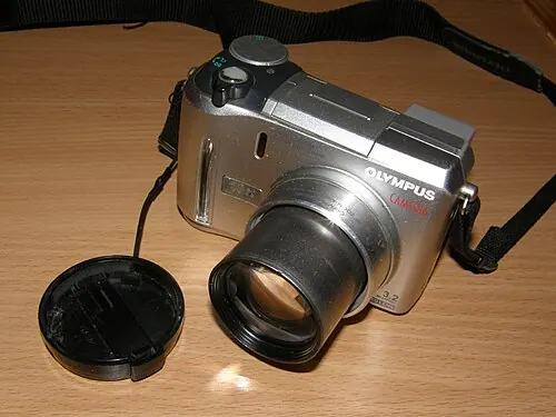 Olympus C-740UZ camera