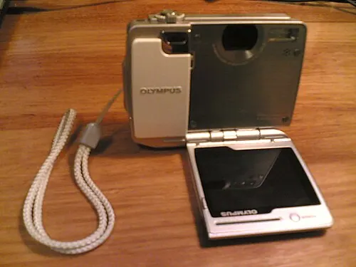 Olympus IR-500 camera
