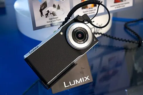 Panasonic Lumix DMC-CM1 camera