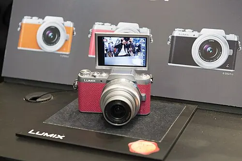 Panasonic Lumix DMC-GF7 camera