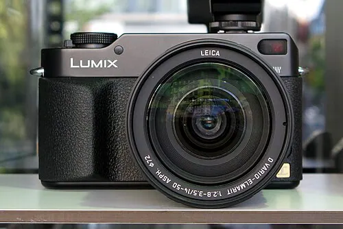 Panasonic Lumix DMC-L1 camera
