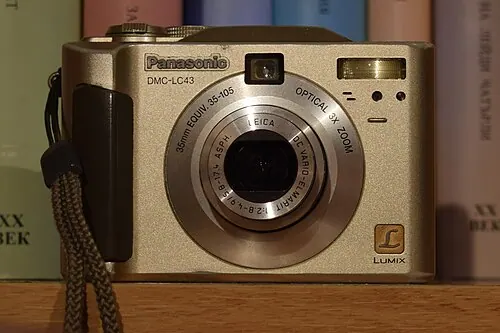 Panasonic Lumix DMC-LC43 camera