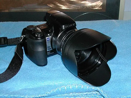 Sony Cyber-shot DSC-H9 camera