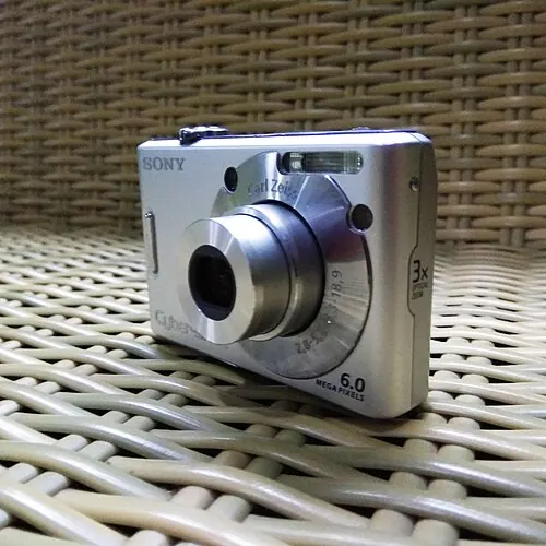 Sony Cyber-shot DSC-W30 camera