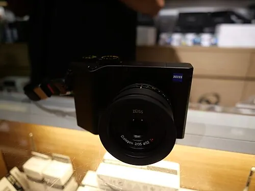 Zeiss ZX1 camera